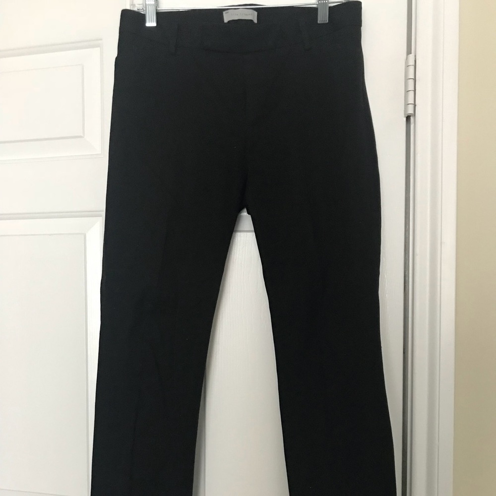 Black cropped pants.
